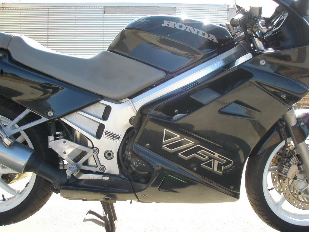 Купить мотоцикл Honda VFR750-2 1990 фото 16